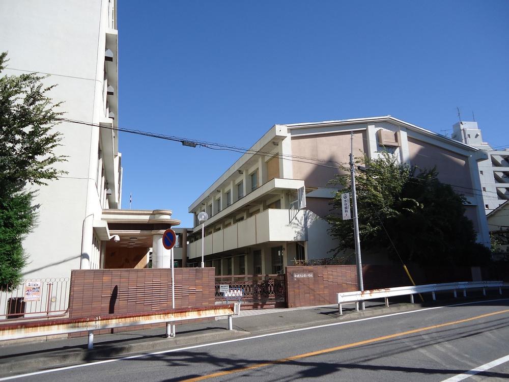 Primary school. Enoki a 5-minute walk from the 434m Enoki elementary school to elementary school! It is very convenient distance to go to school