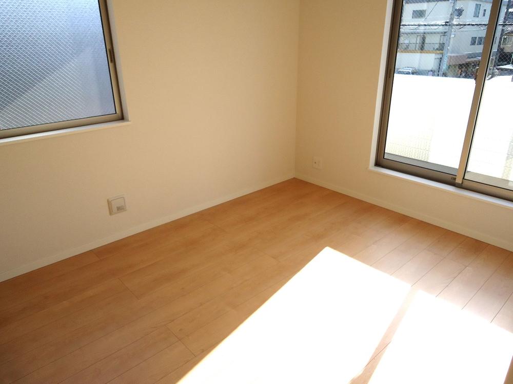 Non-living room. C Building LDK adjacent two Kainushi bedroom