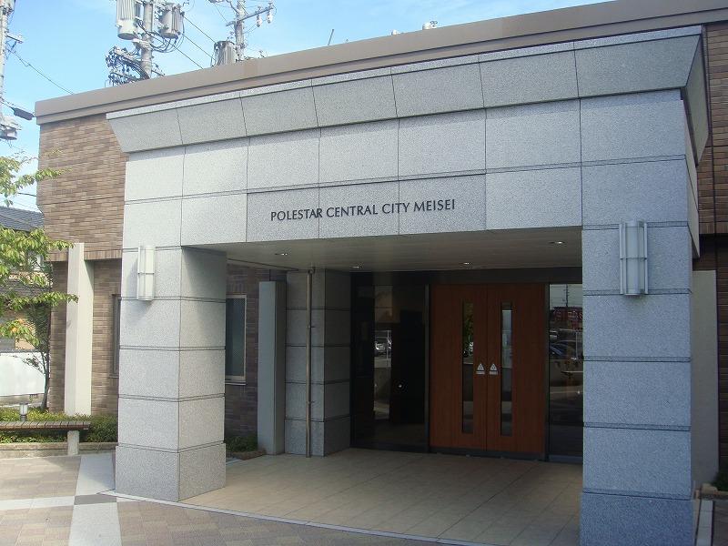 Entrance. Common areas