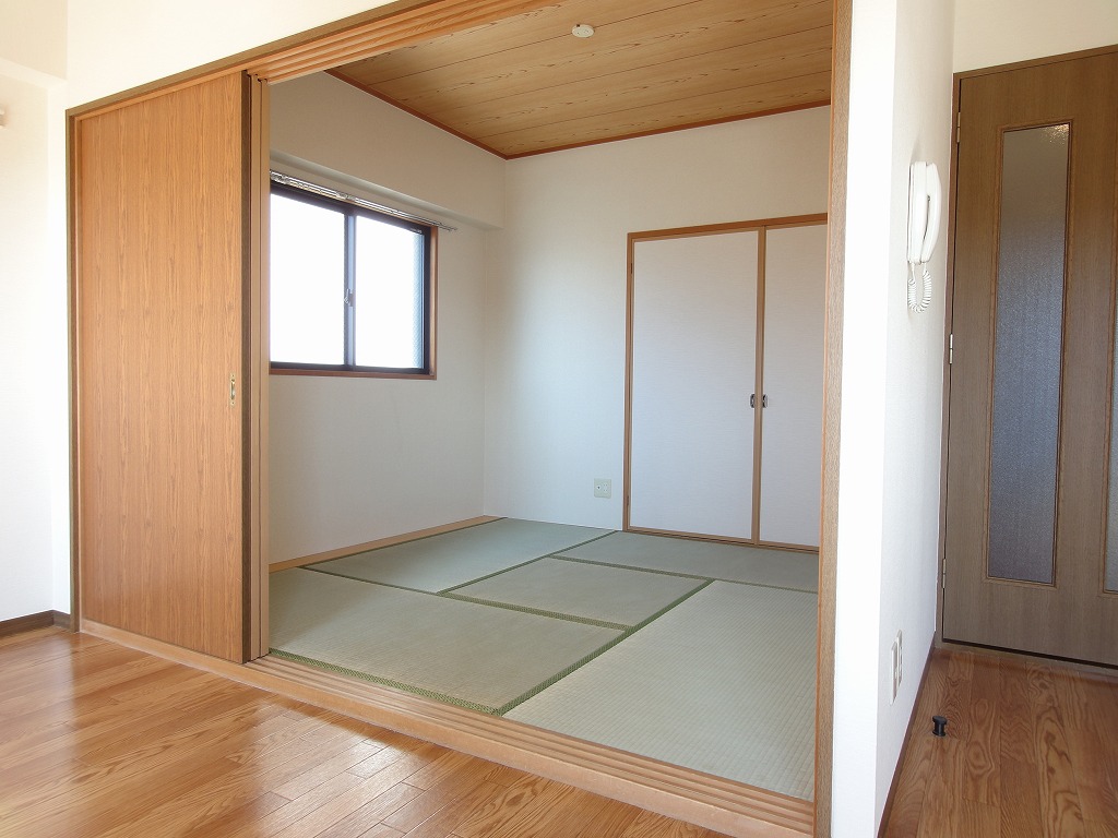 Living and room. Bright Japanese-style room has a window