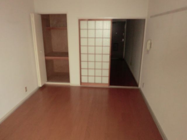 Living and room. Western-style room is 7.5 tatami rooms