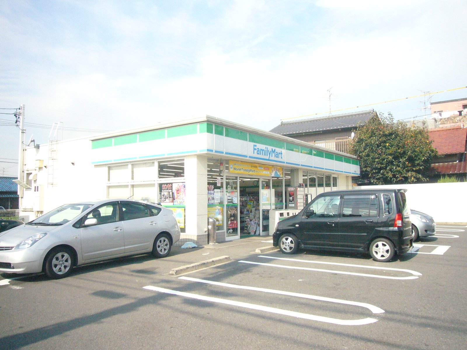 Convenience store. FamilyMart Gusukumachi store up (convenience store) 156m
