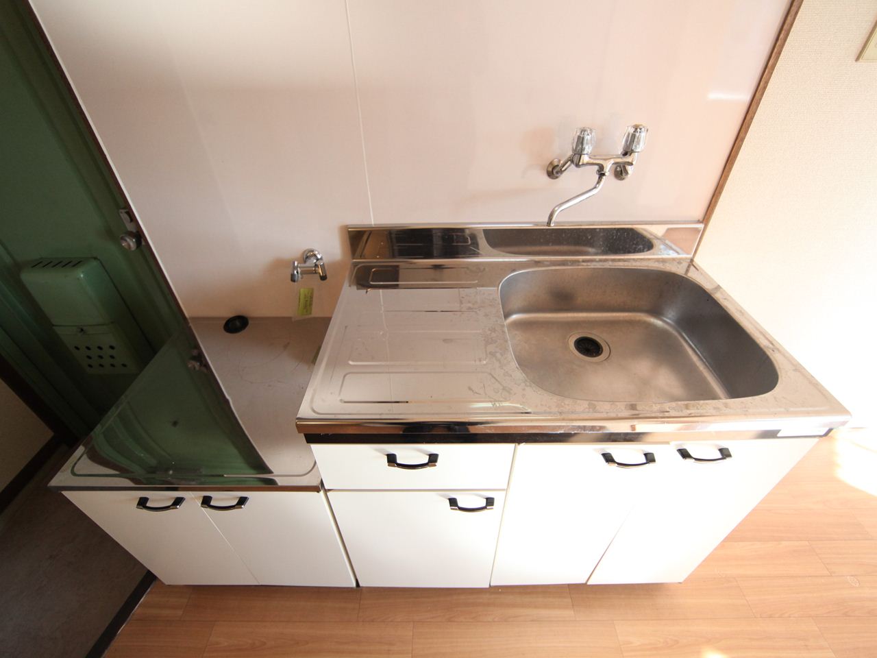 Kitchen. Two-burner gas stove installation Allowed