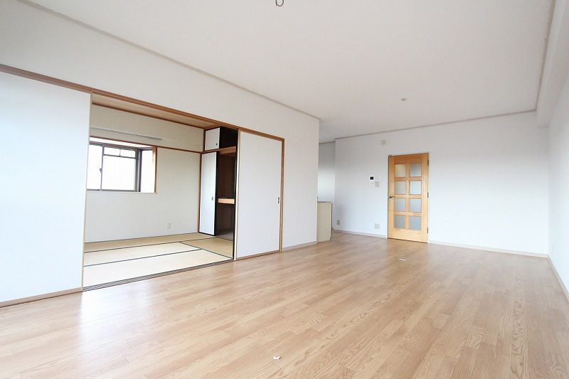 Other room space. I will sleep in Japanese-style room Once you eat.