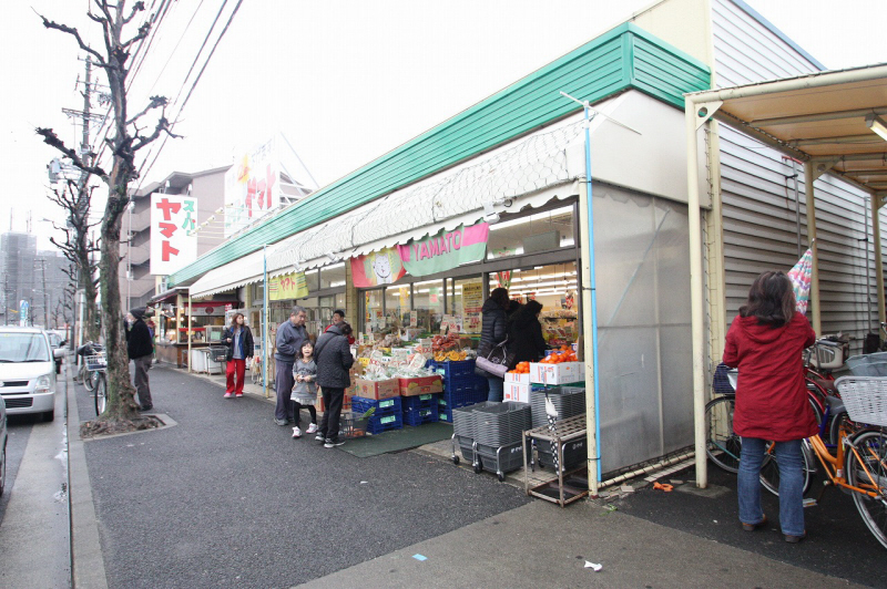 Supermarket. 463m until the Super Yamato Hirata store (Super)