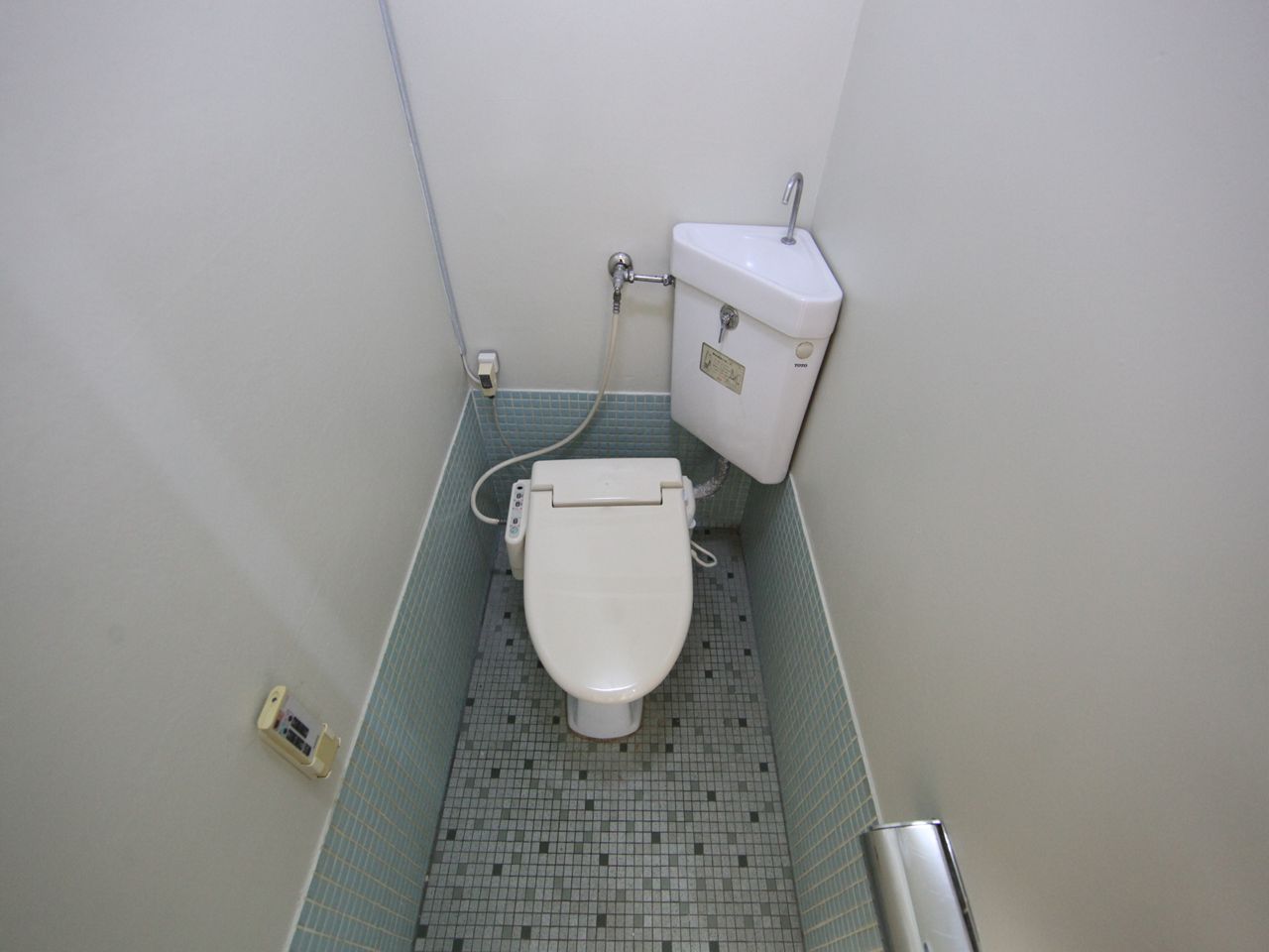 Toilet. Western-style toilet (with warm water cleaning toilet seat)