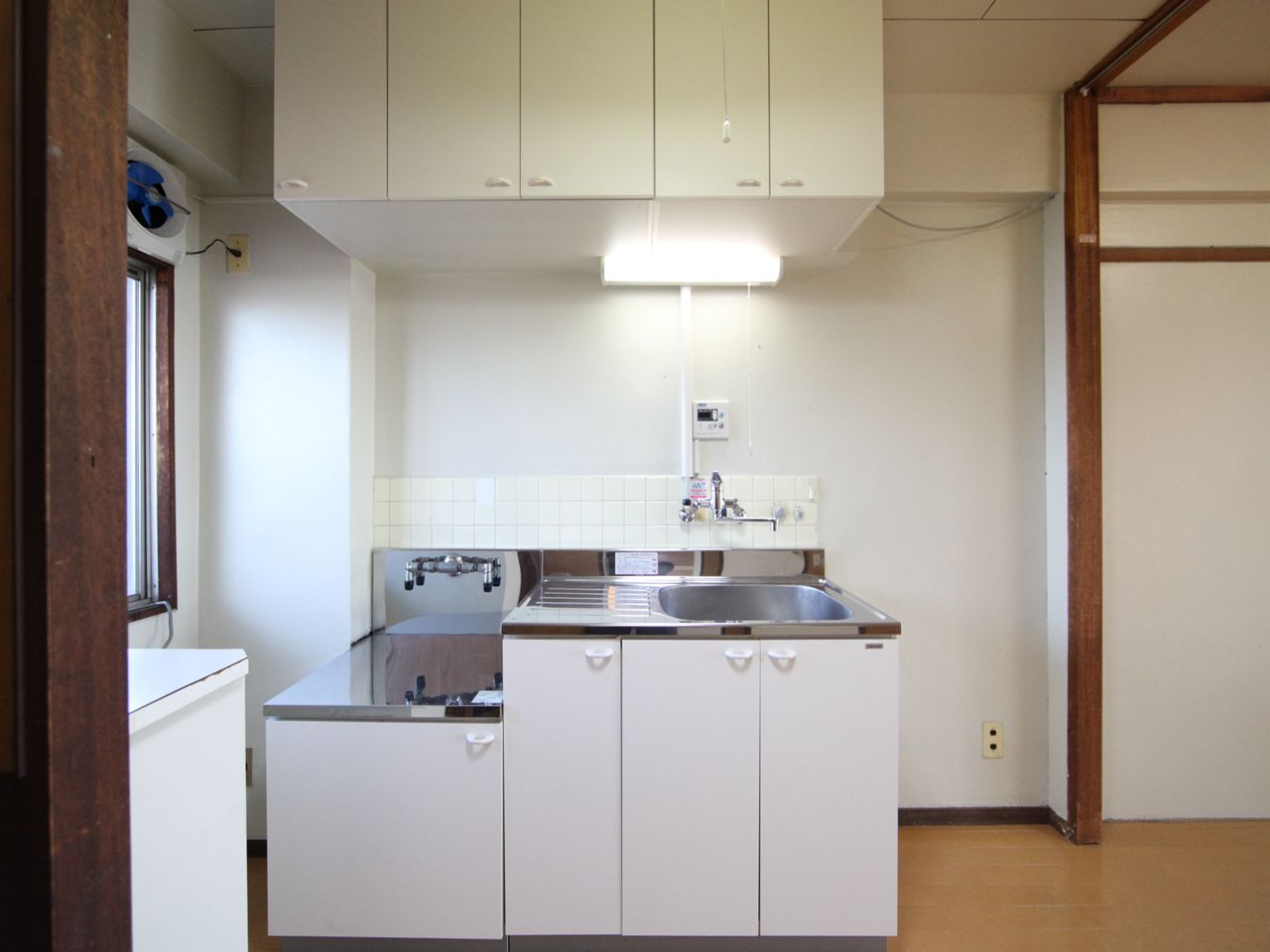 Kitchen. Kitchen (two-burner gas stove installation Allowed) Refrigerator ・ Microwave oven, etc. available OK