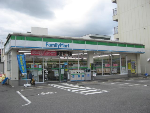 Convenience store. 170m to Family Mart (convenience store)