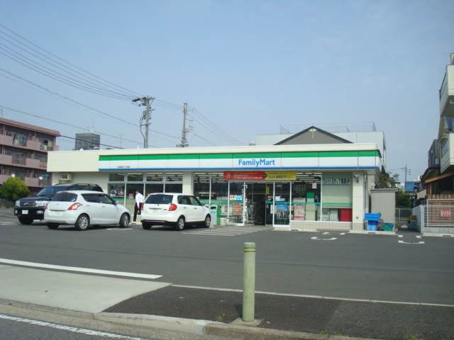 Convenience store. 392m to Family Mart (convenience store)