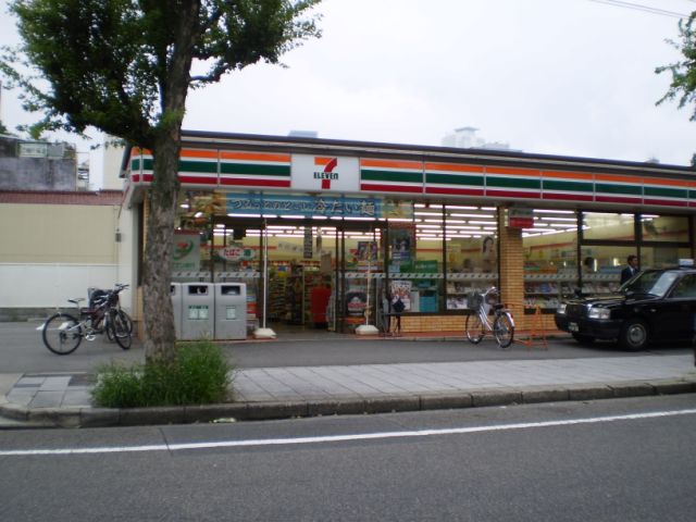 Convenience store. Seven-Eleven (convenience store) to 350m