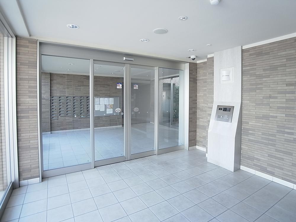 Entrance. Common areas