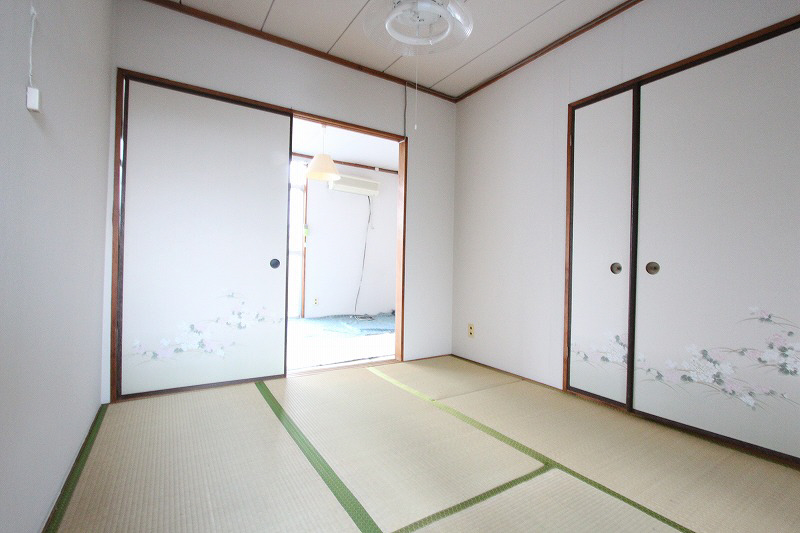 Other room space. You can use widely There is also a storage space. 