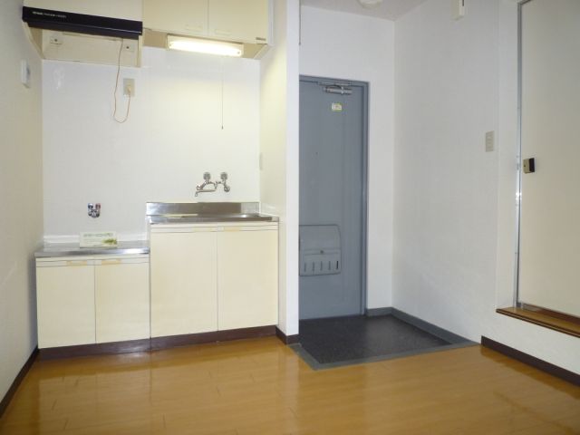 Kitchen. kitchen ・ It is the entrance of view.