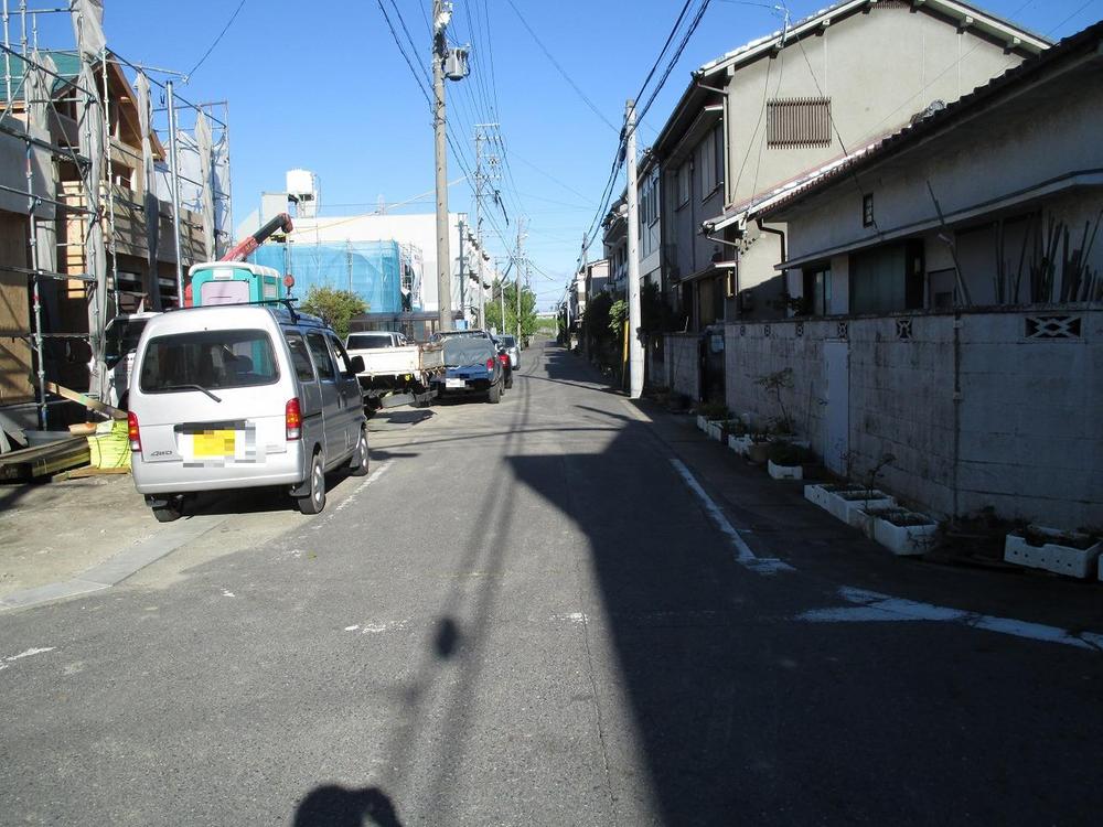 Local photos, including front road. South front road September 26, shooting