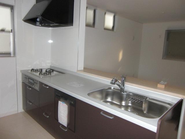 Kitchen. Built-in dishwasher dryer, Underfloor Storage, With pull-down storage!