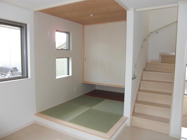 Living. Take a break in between housework stylish tatami corner! !