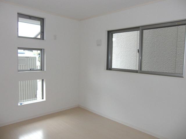 Non-living room. Functionality, Window rich in design! 