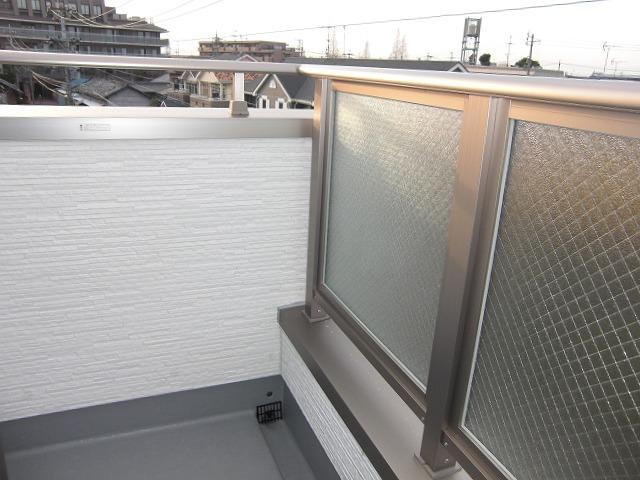 Balcony. Balcony comes with three sides in total! !