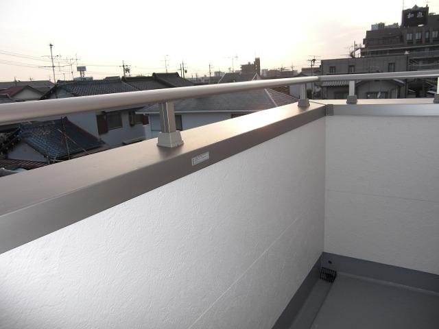 Balcony. South balcony You can enter and exit from the main bedroom!