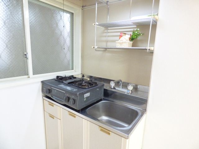 Kitchen. Glad spacious kitchen in the self-catering school