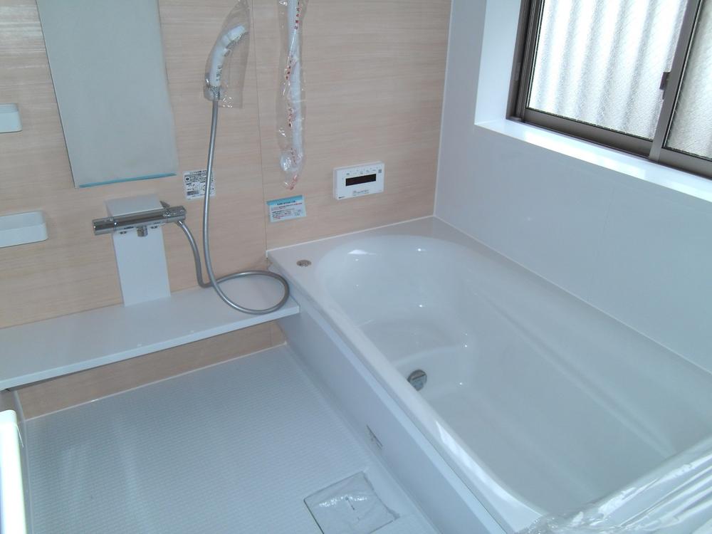 Bathroom. For the unit bus of 1 pyeong size, It will be able to bathe and relax. 
