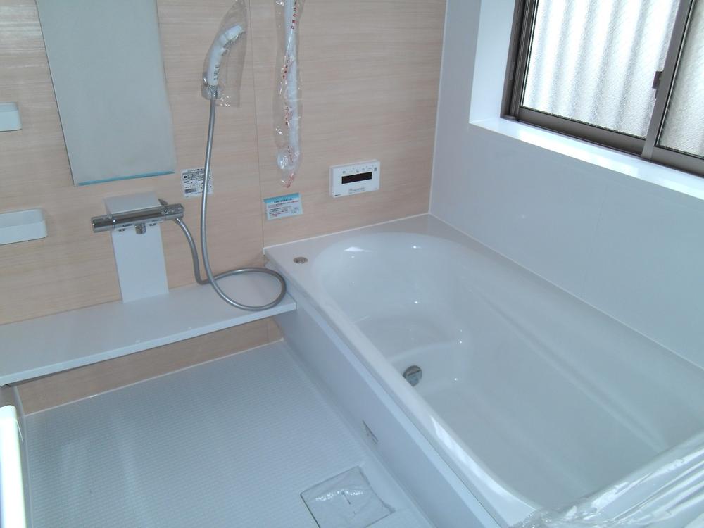 Bathroom. For the unit bus of 1 pyeong size, It will be able to bathe and relax.