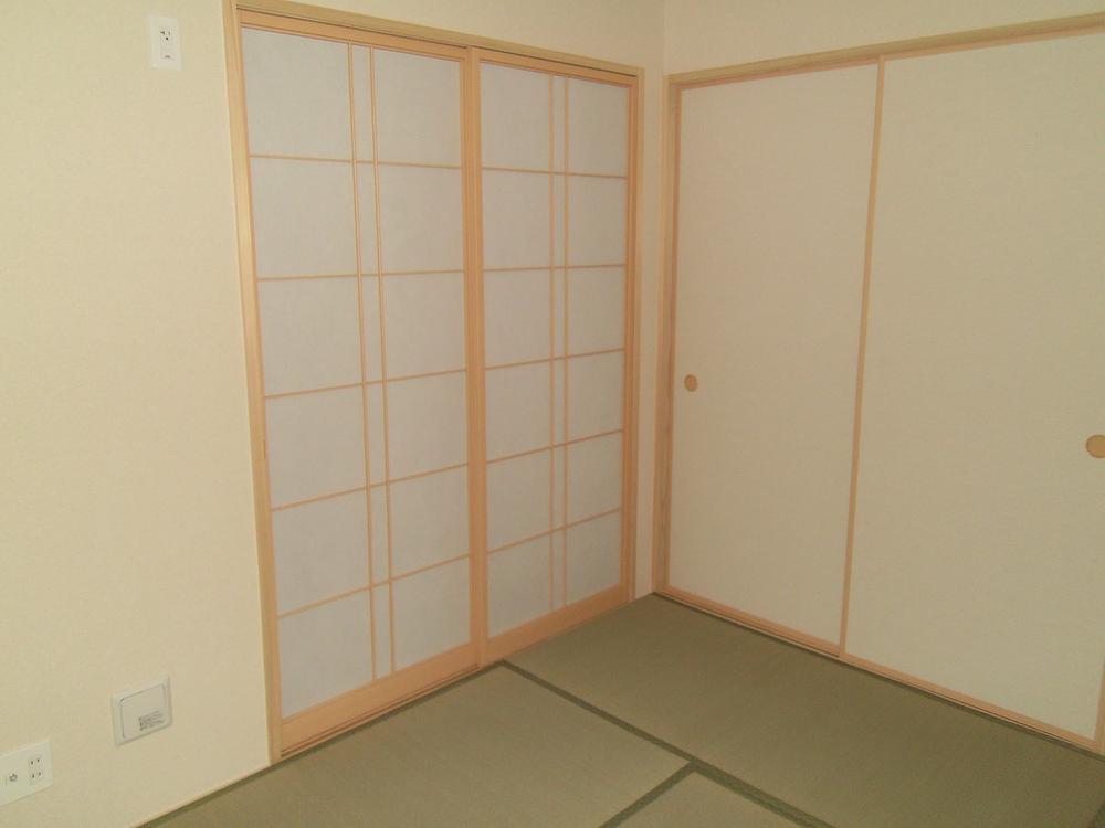 Non-living room. LDK is a closet with storage Japanese-style room 6 quires of adjacent. 