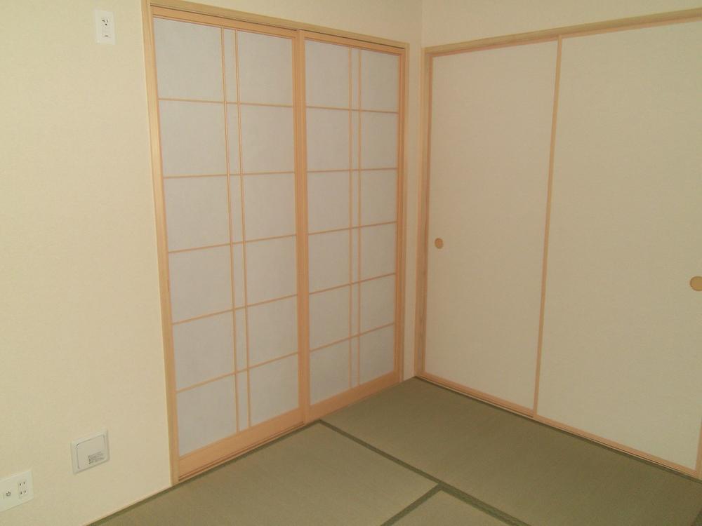 Non-living room. LDK is a closet with storage Japanese-style room 6 quires of adjacent.
