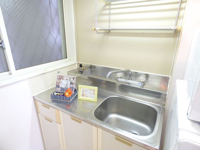 Kitchen. Glad spacious kitchen in the self-catering school