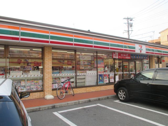 Convenience store. 460m to Seven-Eleven (convenience store)