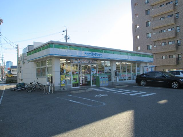 Convenience store. 290m to Family Mart (convenience store)