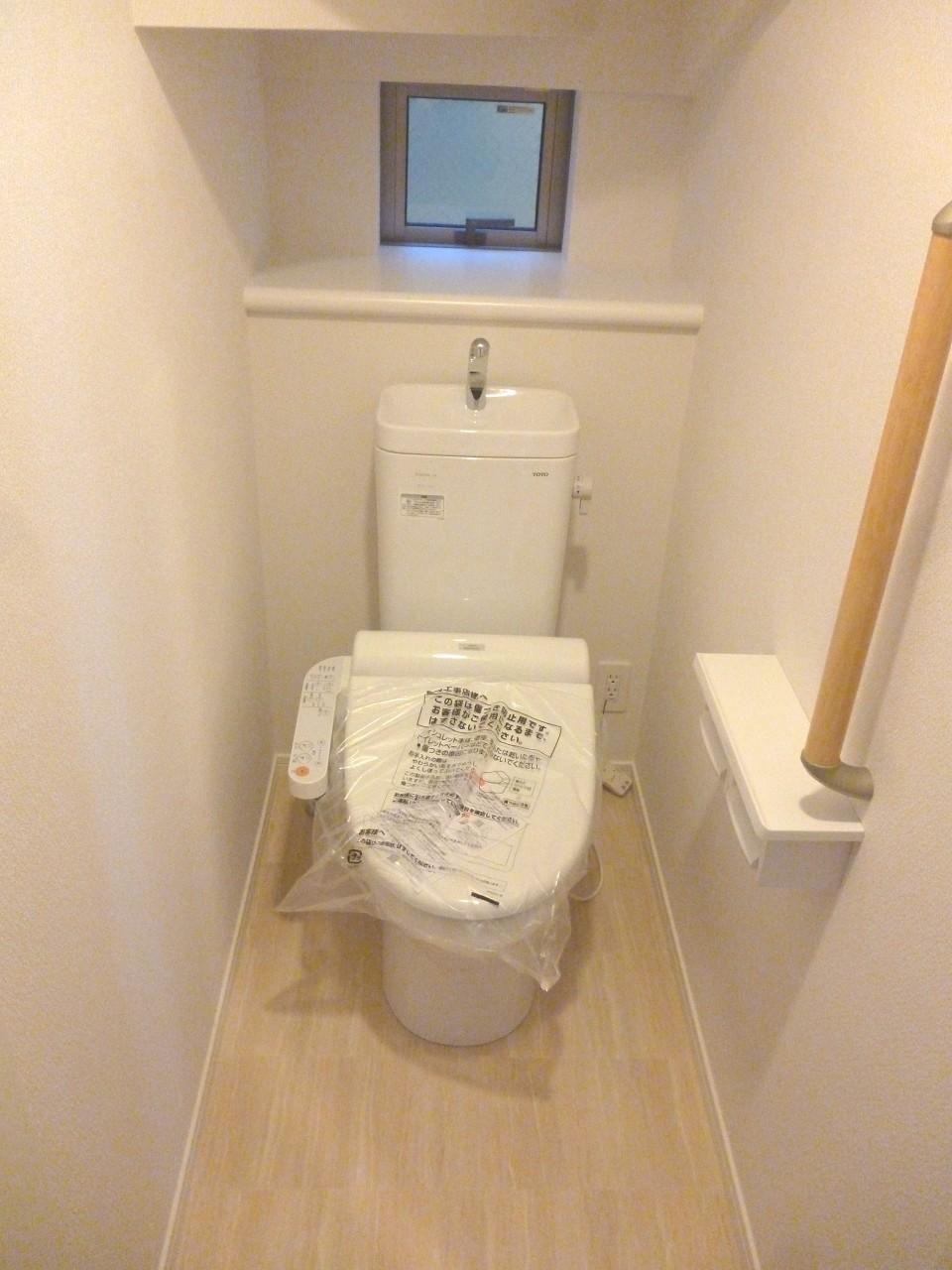 Toilet. Shower toilet!