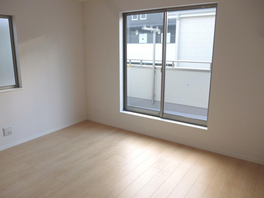 Non-living room. Walk-in closet with!