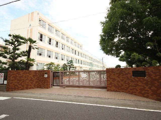 Primary school. Nagoyashiritsudai Nogi 300m up to elementary school