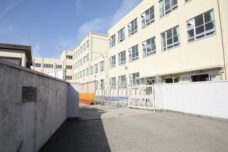 Primary school. Nakaotai up to elementary school (elementary school) 1210m