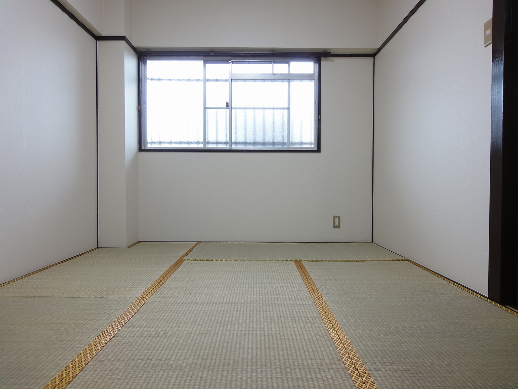 Living and room. North Japanese-style room 6 tatami