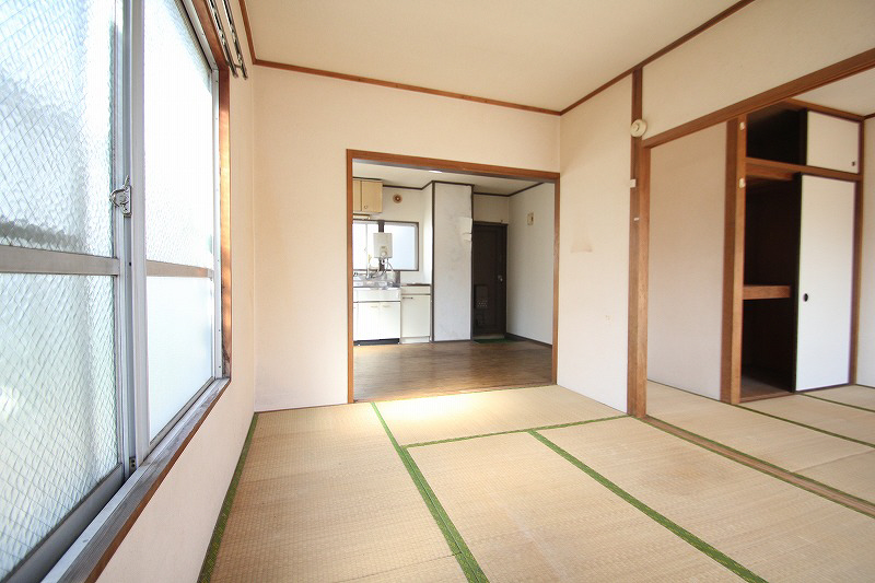 Other room space. It will be wide Japanese-style room and remove the sliding door. 