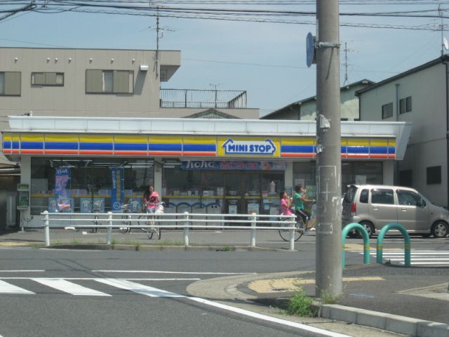 Convenience store. MINISTOP up (convenience store) 590m