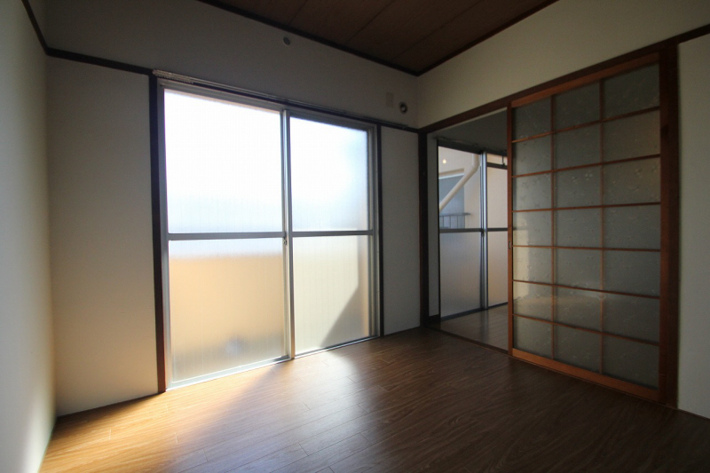 Other room space. You can partition in the kitchen and the sliding door. 