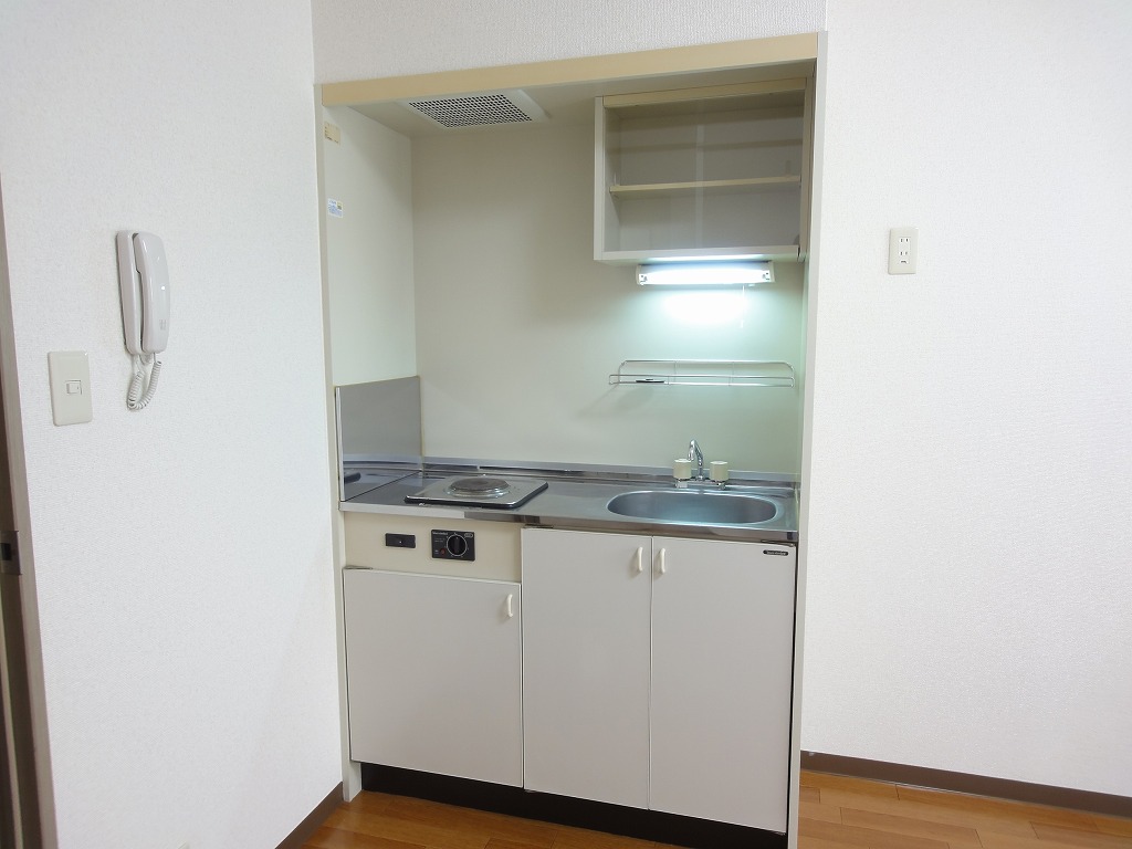 Kitchen. Renovated in IH stove after contract