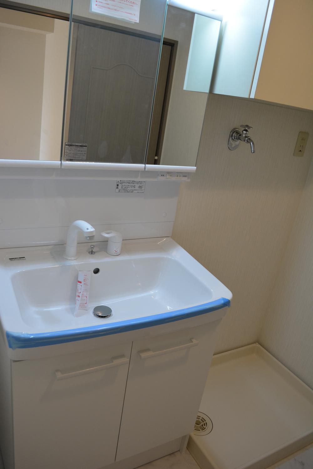 Wash basin, toilet. Washbasin new goods exchange