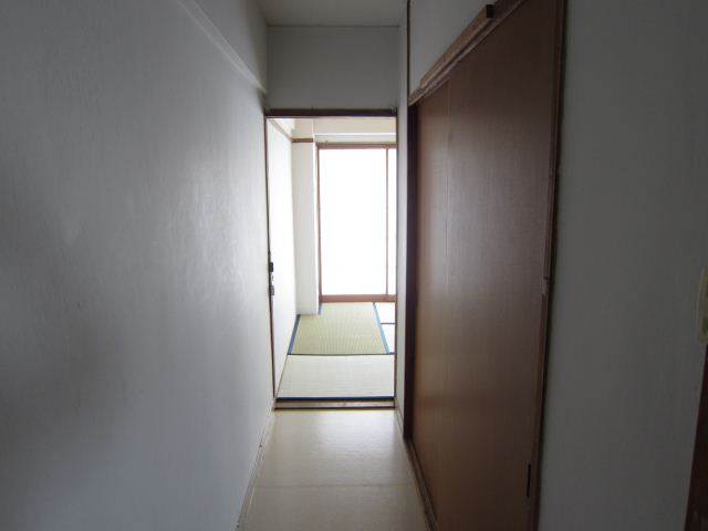 Other room space. Corridor