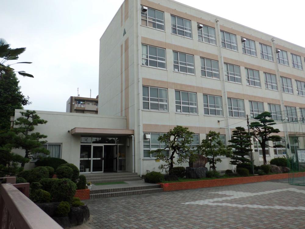 Primary school. Nagoyashiritsudai Nogi to elementary school 640m