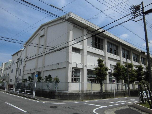Junior high school. 1230m to Nagoya Municipal Yamadahigashi junior high school