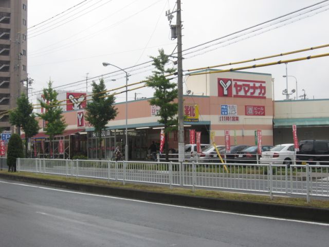 Shopping centre. Yamanaka until the (shopping center) 510m