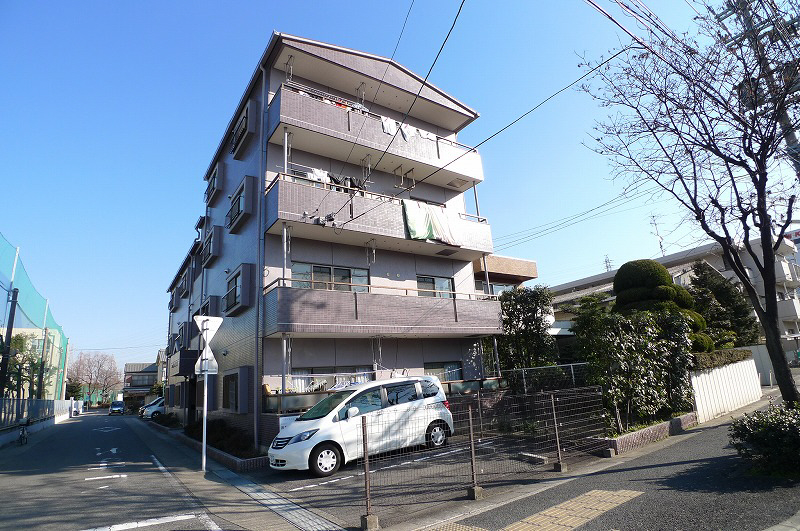 Building appearance. Elementary school is very good near the atmosphere.