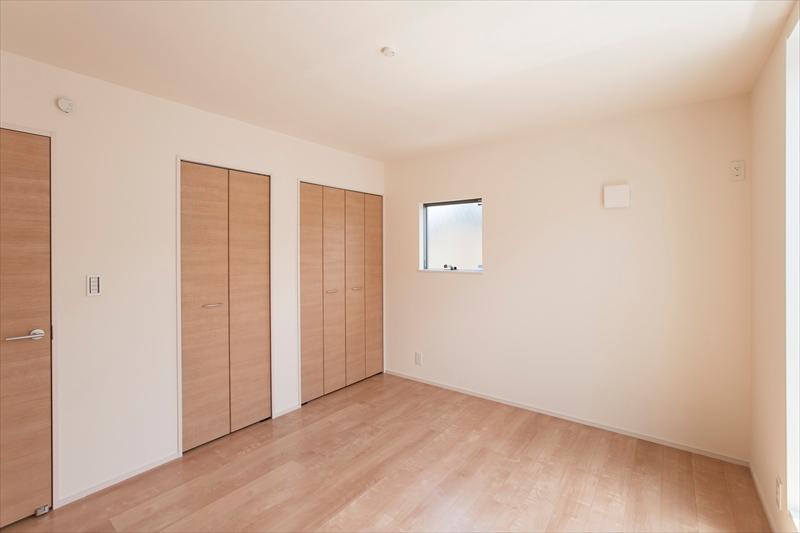 Non-living room. A Western-style building