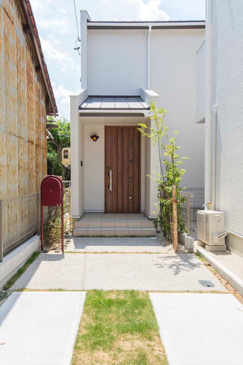Local appearance photo. B Togaikan With loft! Place the living family members gather to bright second floor!