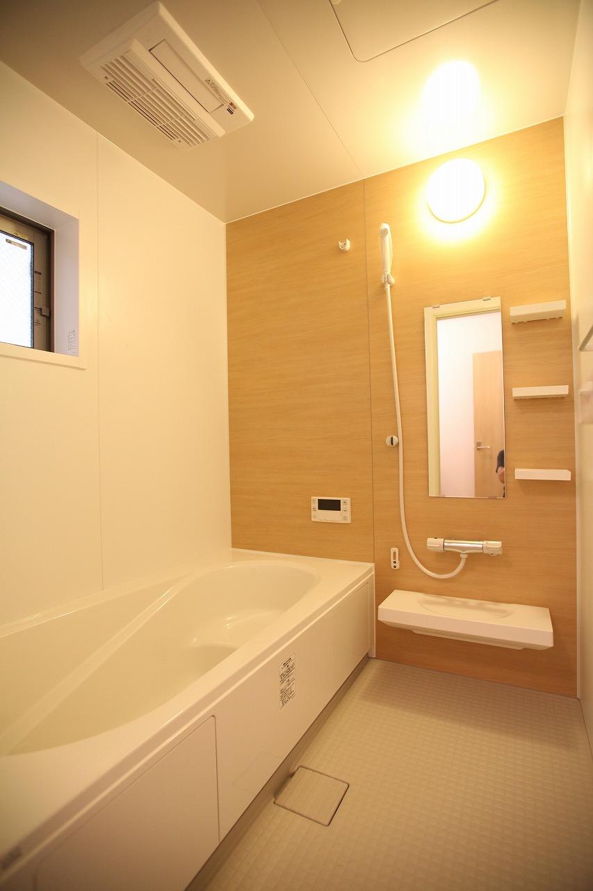 Bathroom. Indoor (July 2013) Shooting Building A bus