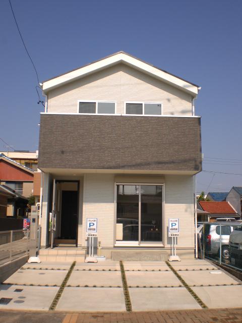 Local appearance photo. local South Tower